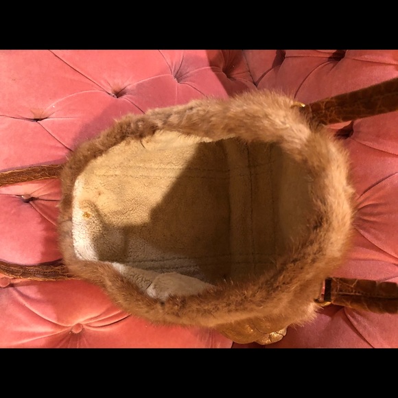 PRADA’S UNSPOKEN LUXURY - Picture 4 of 8